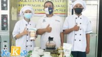 Siswa SMK SMTI Makassar Membuat Minuman Cokelat Bebas Pengawet