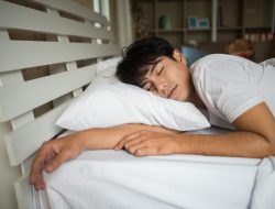 Coba 5 Kebiasaan Ini Untuk Menjaga Pola Tidur Kamu, Auto Terhindar Begadang