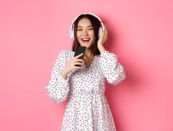 Telinga Aman, Ini 4 Tips Mendengarkan Musik dengan Rileks