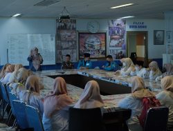 Pelajar MTsN 1 Kota Makassar Antusias Mengikuti Kegiatan Pengenalan Jurnalistik Bersama Harian Fajar