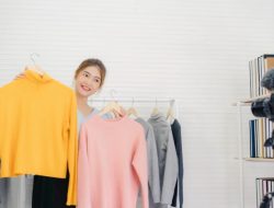 4 Tips Memilih Outfit Sesuai Warna Kulit Kamu
