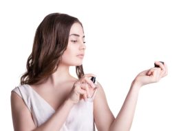 6 Tips Memakai Parfum Agar Wangi Tahan Lama