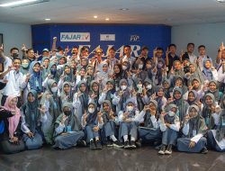 Ekskul KIR Man 3 Makassar Antusias Belajar Tentang Koran di Harian Fajar