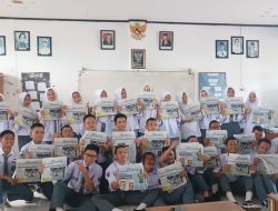 Kelas Literasi FAJAR Goes to School, Memahami 5W + 1H dalam Berita Koran