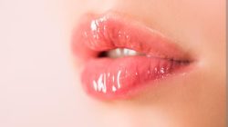 Ini 6 Tips Mengatasi Kurang Percaya Diri Karena Bibir Kering