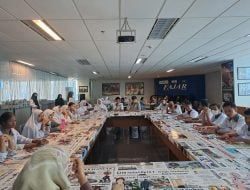 Siswa Siswi SMK Kesehatan Prima Mandiri Sejahtera Makassar Belajar Jurnalistik Dasar di Harian Fajar
