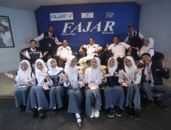 Kunjungan Ekstrakurikuler UPT SMAN 8 Bone di Redaksi Harian Fajar
