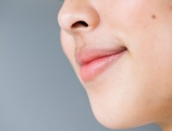 Ini 4 Cara Mengatasi Bibir Kering Secara Alami