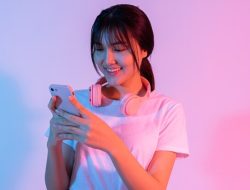 Scroll Terus? Ini Bahaya Kecanduan TikTok Bagi Remaja