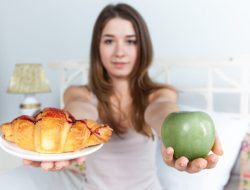 Enak Sih, Tapi 5 Camilan Ini Bikin Berat Badan Naik Tak Terkendali