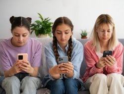 Bahaya Oversharing di Medsos, Jangan Sampai Data Kamu Bocor!