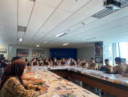 Kunjungan Pertama SMK Nurul Qalam Makassar ke Redak Harian Fajar