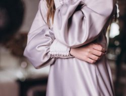 Ini Inspirasi 7 Model Gamis Satin Anti Kusut yang Nyaman Dipakai