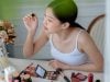 Makeup Dewy dan Strawberry Girl Look, Dua Gaya Favorit yang Bikin Wajah Makin Segar